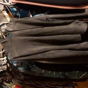 Shoulder-less hoodie